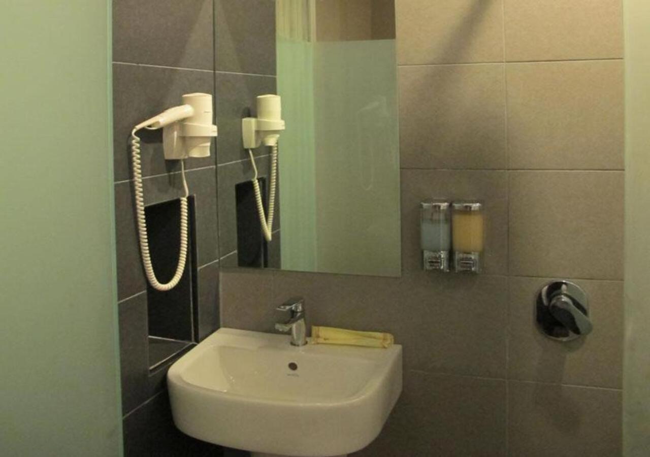Hotel Austin Paradise - Taman Pulai Utama Skudai Exteriör bild