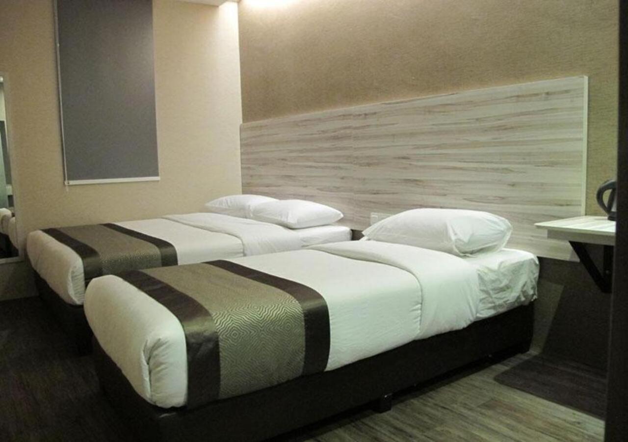 Hotel Austin Paradise - Taman Pulai Utama Skudai Exteriör bild