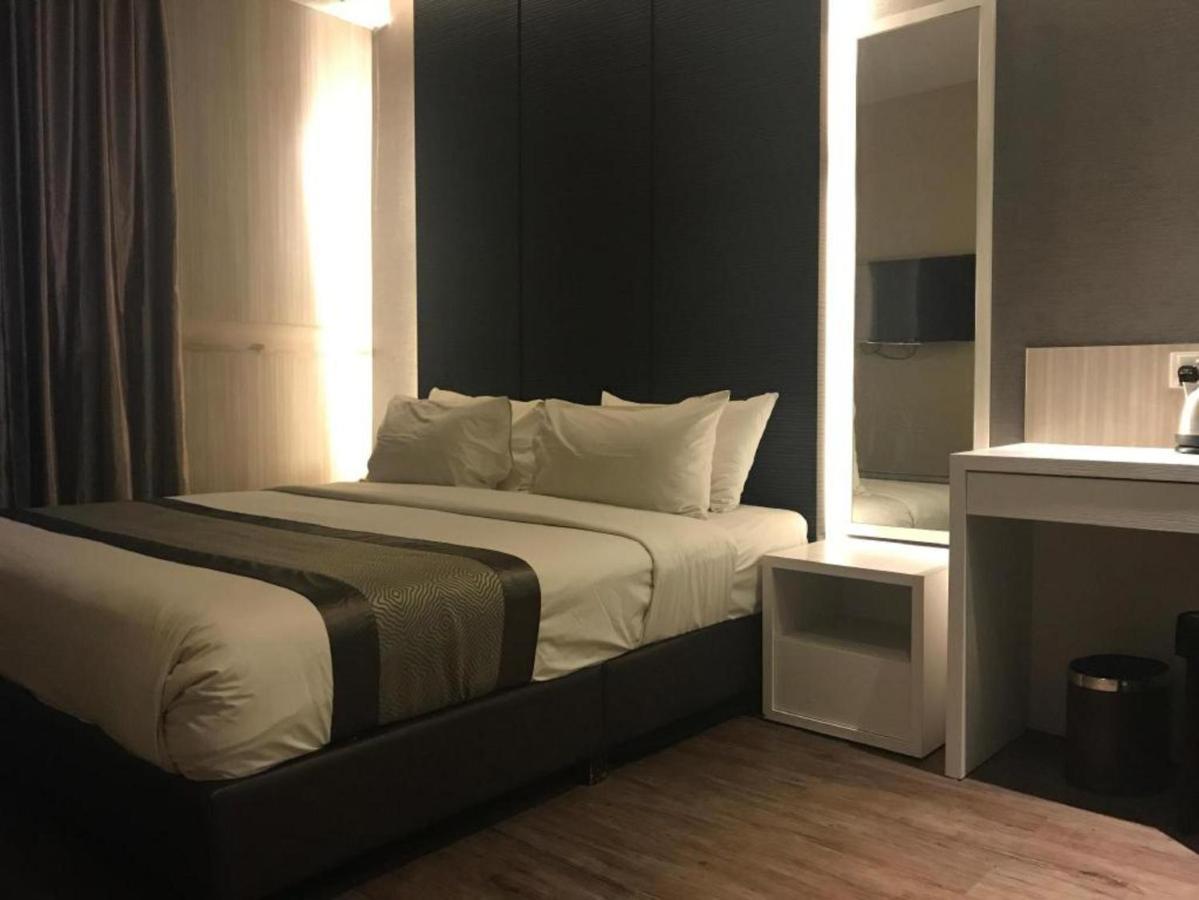 Hotel Austin Paradise - Taman Pulai Utama Skudai Exteriör bild