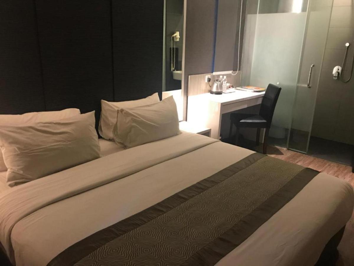 Hotel Austin Paradise - Taman Pulai Utama Skudai Exteriör bild