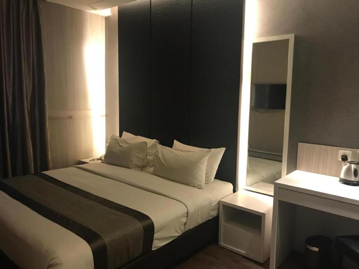 Hotel Austin Paradise - Taman Pulai Utama Skudai Exteriör bild