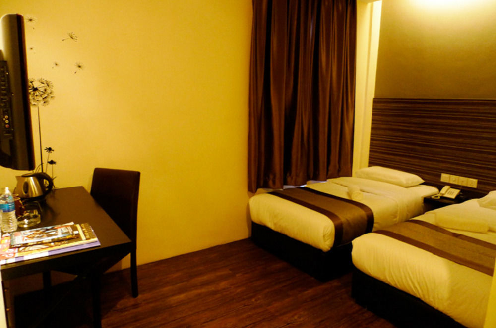 Hotel Austin Paradise - Taman Pulai Utama Skudai Exteriör bild