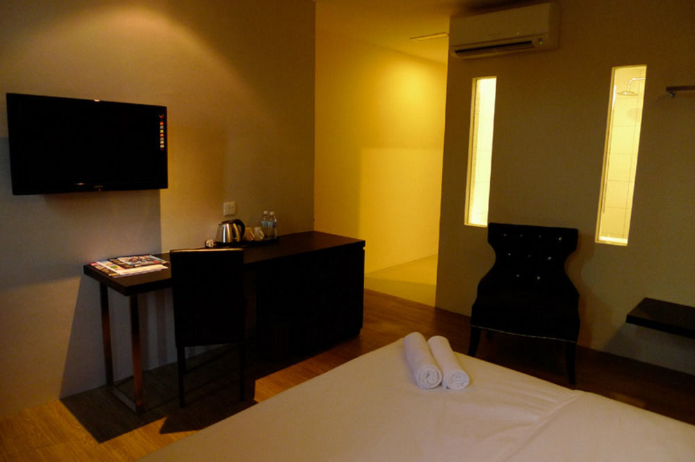 Hotel Austin Paradise - Taman Pulai Utama Skudai Exteriör bild
