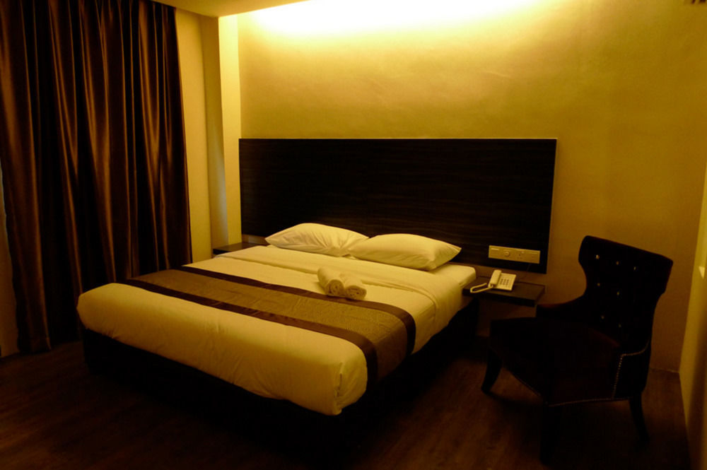 Hotel Austin Paradise - Taman Pulai Utama Skudai Exteriör bild