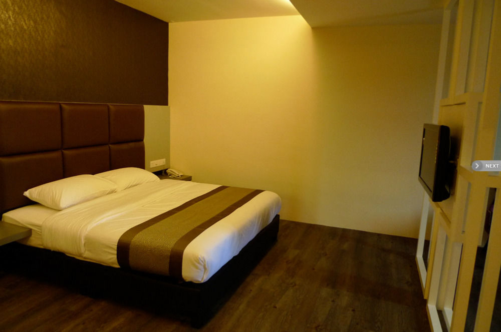 Hotel Austin Paradise - Taman Pulai Utama Skudai Exteriör bild